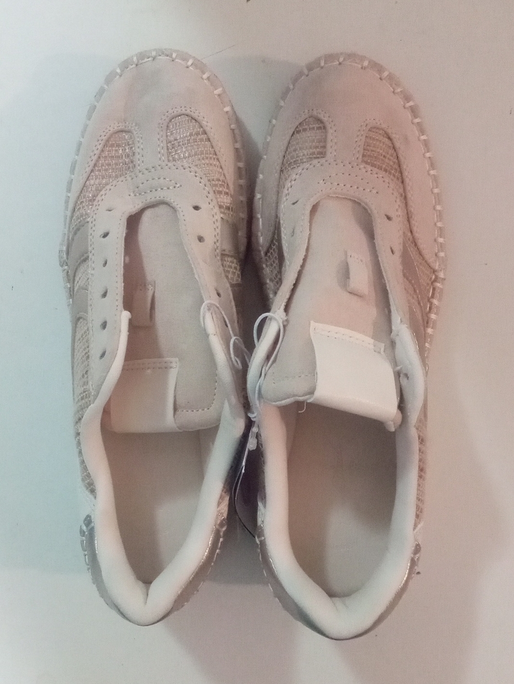 Universal Thread  Casual Lace Up Sneakers in Light Beige 6 1/2 NWT $50 NO Laces
